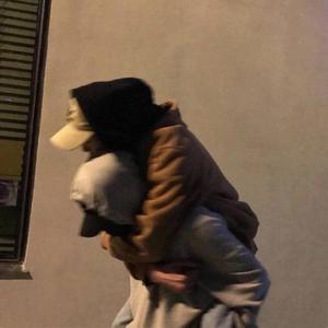 和黑丝袜空姐3p
